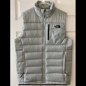 NorthFace mens 550 puffer vest Small